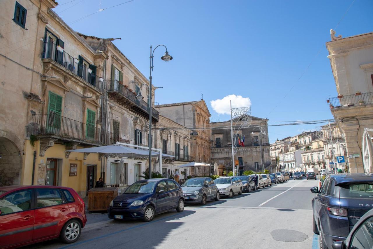 Casa Vacanza Da Dina Modica Bagian luar foto